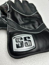 Load image into Gallery viewer, SS Wicket Keeping Gloves Reserve Edition