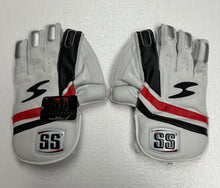 Load image into Gallery viewer, SS Wicket Keeping Gloves Elite