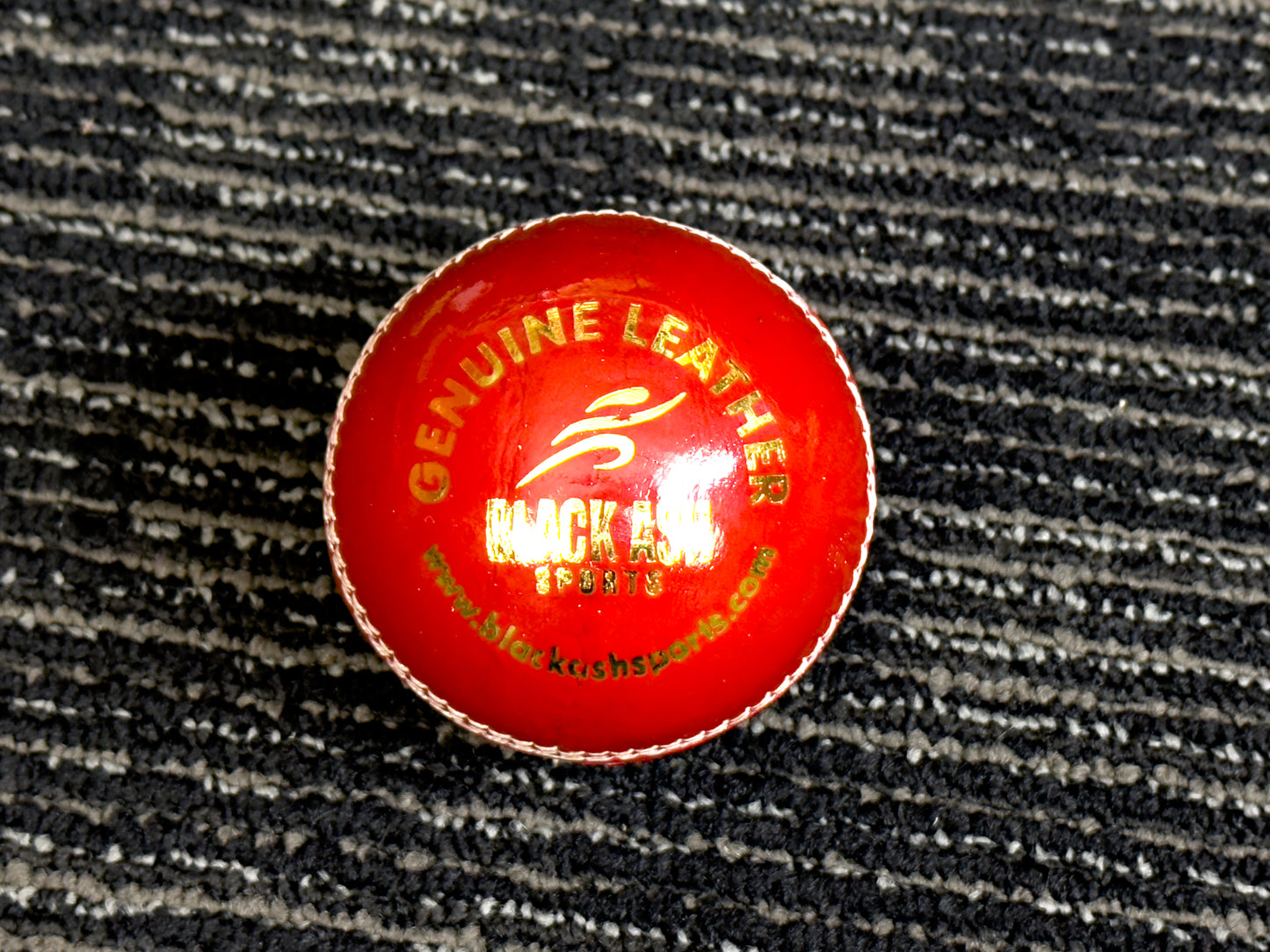 Pack of 6 red cricket balls, labeled 'Black Ash Seamer,' made from genuine leather with a 4-piece construction, offering excellent shape retention. These machine-stitched balls are suitable for practice T20 cricket, conform to MCC regulations, and each weighs 156 grams (5.5 ounces).
