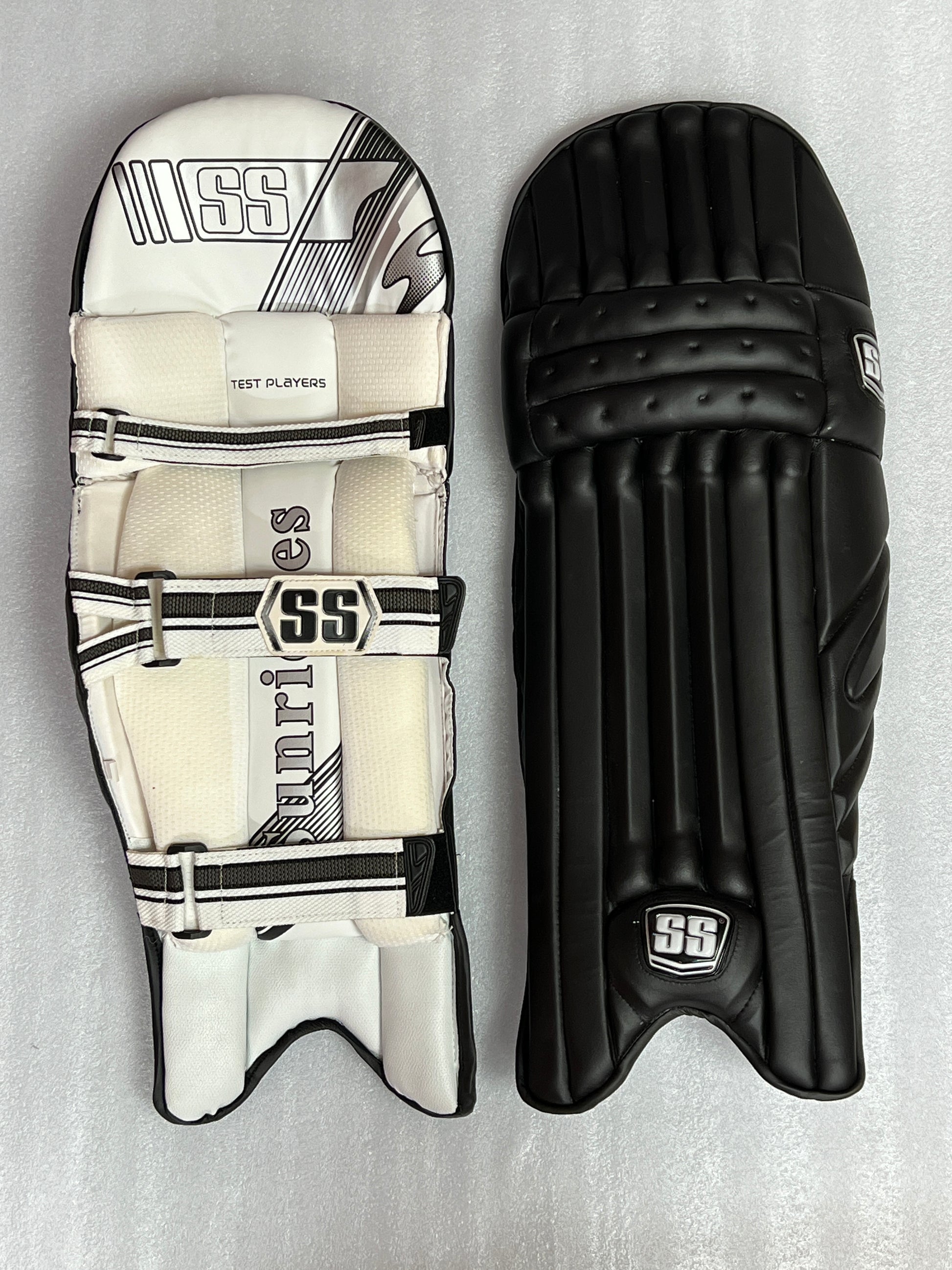 SS Test Player Batting Pads, lightweight with great protection, used by international players, featuring a new design for comfort, leather instep, cane inserts for impact absorption, and extra HD protection for top-level performance.